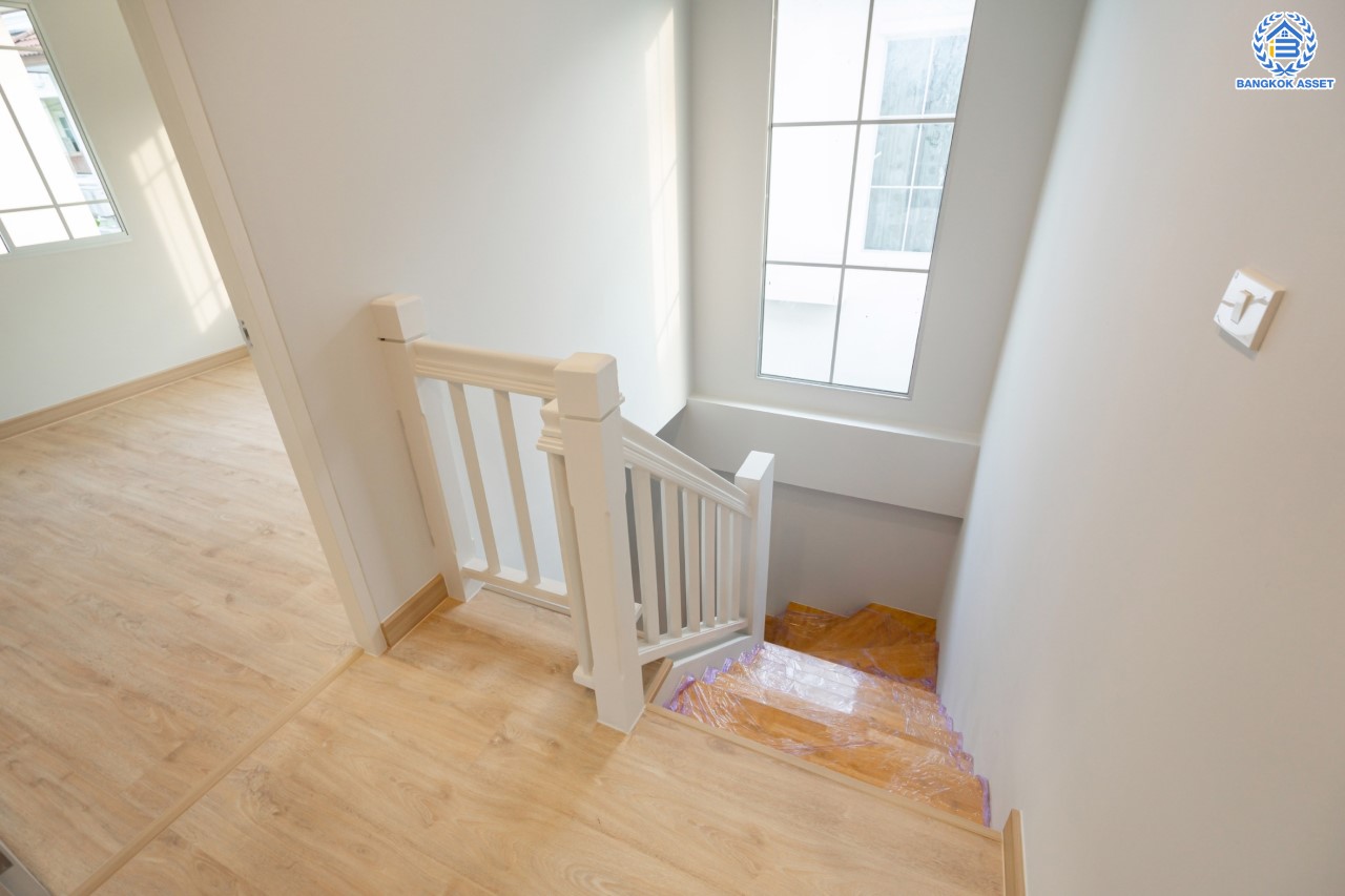 บ้านมือสองตกแต่งใหม่ ม.ธนาสิริ ปิ่นเกล้า-ราชพฤกษ์ เนื้อที่ 37.5 ตร.ว. บ้านแฝดหลังใหญ่ ตอบโจทย์ทุกการอยู่อาศัย ฟังก์ชัน 3 ห้องนอน 3 ห้องน้ำ 2 ที่จอดรถ บนทำเลติดถนนราชพฤกษ์ ใกล้วงเวียนพระราม5 รถไฟฟ้า "สถานีบางรักน้อยท่าอิฐ" และ จุดทางด่วน "กาญจนาภิเษก"